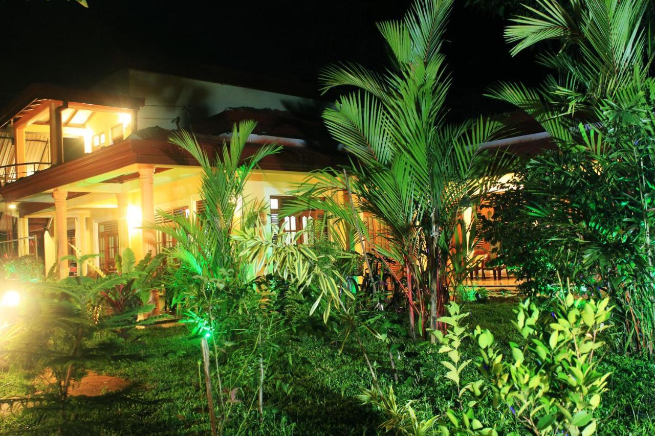 Hotel Bejewelled Sigirîya Extérieur photo